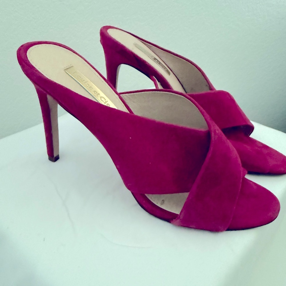LOUISE ET CIE HOLLOWAY II Magenta Suede Slip On Strappy Pump-8M